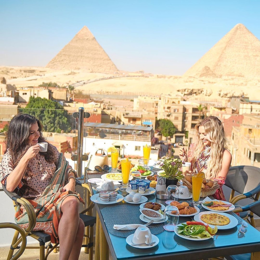 Palacio Pyramids Hotel 65/80