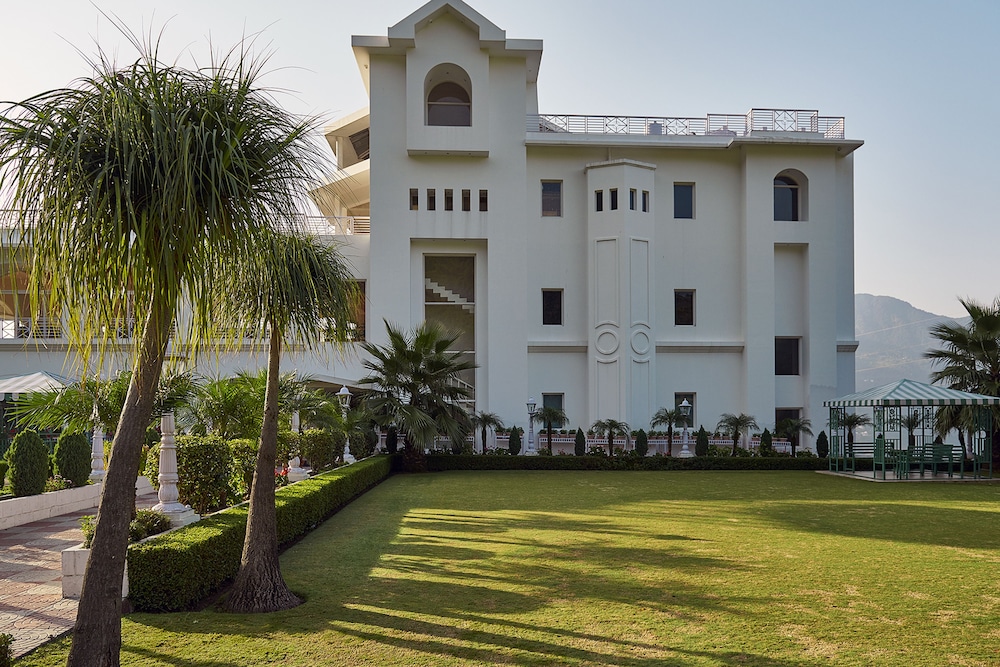 Club Mahindra Kandaghat 53/62