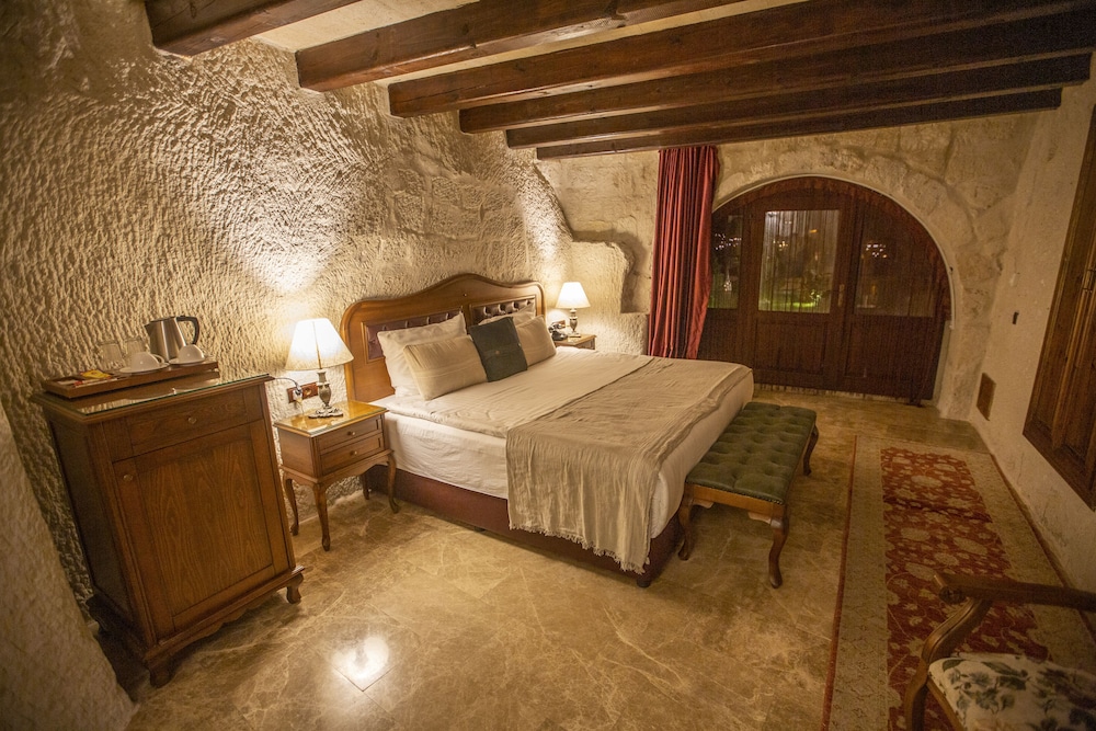 Artemis Cave Suites 15/64
