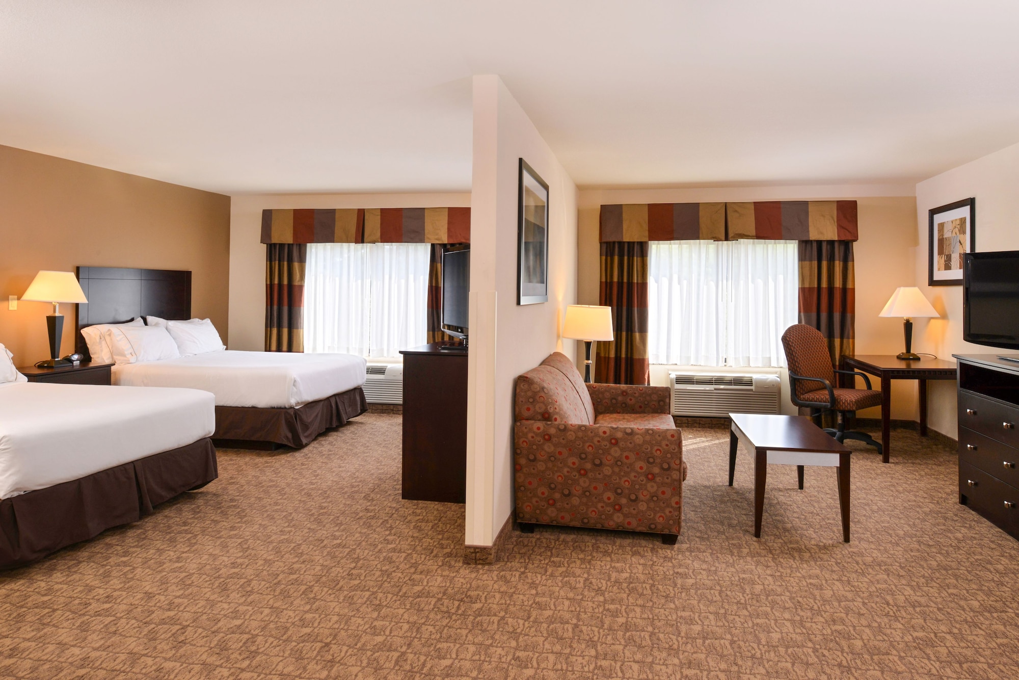 Suite, 2 Queen Beds, Extra Floor Space