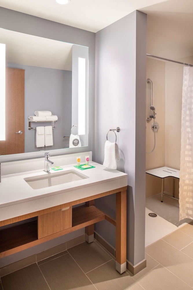 Hyatt Place East Moline/Quad Cities 17/54
