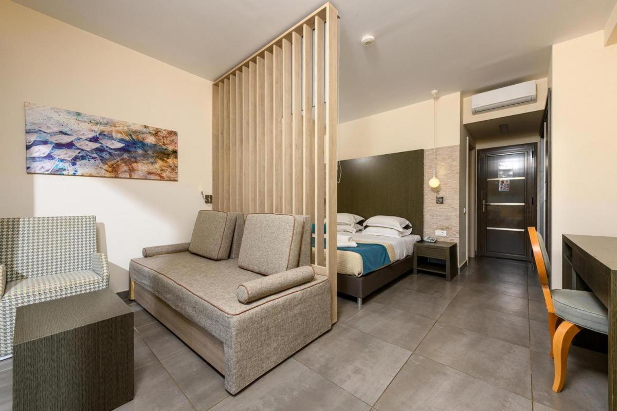 ALEA HOTEL & SUITES 37/55