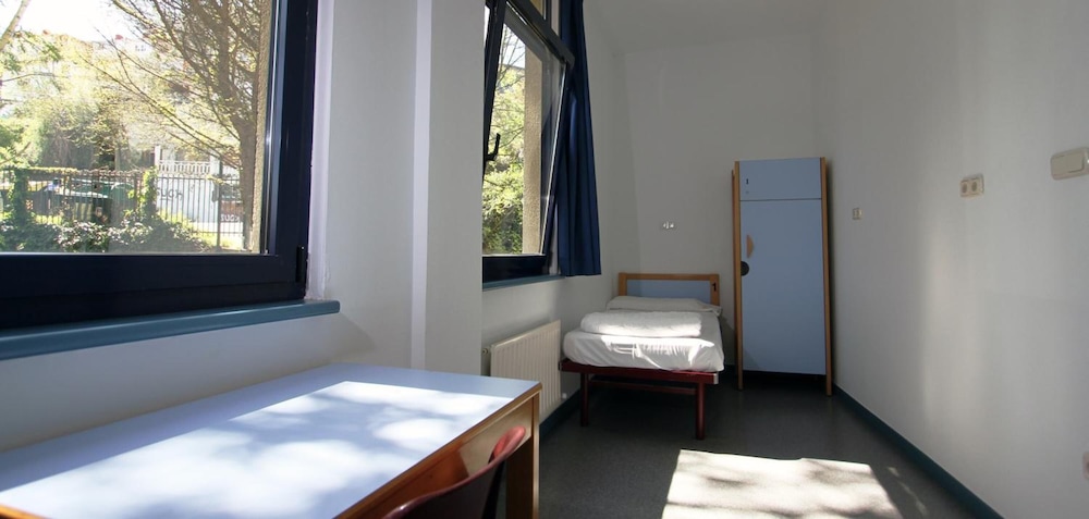 Bilbao Aterpetxea Hostel 12/37