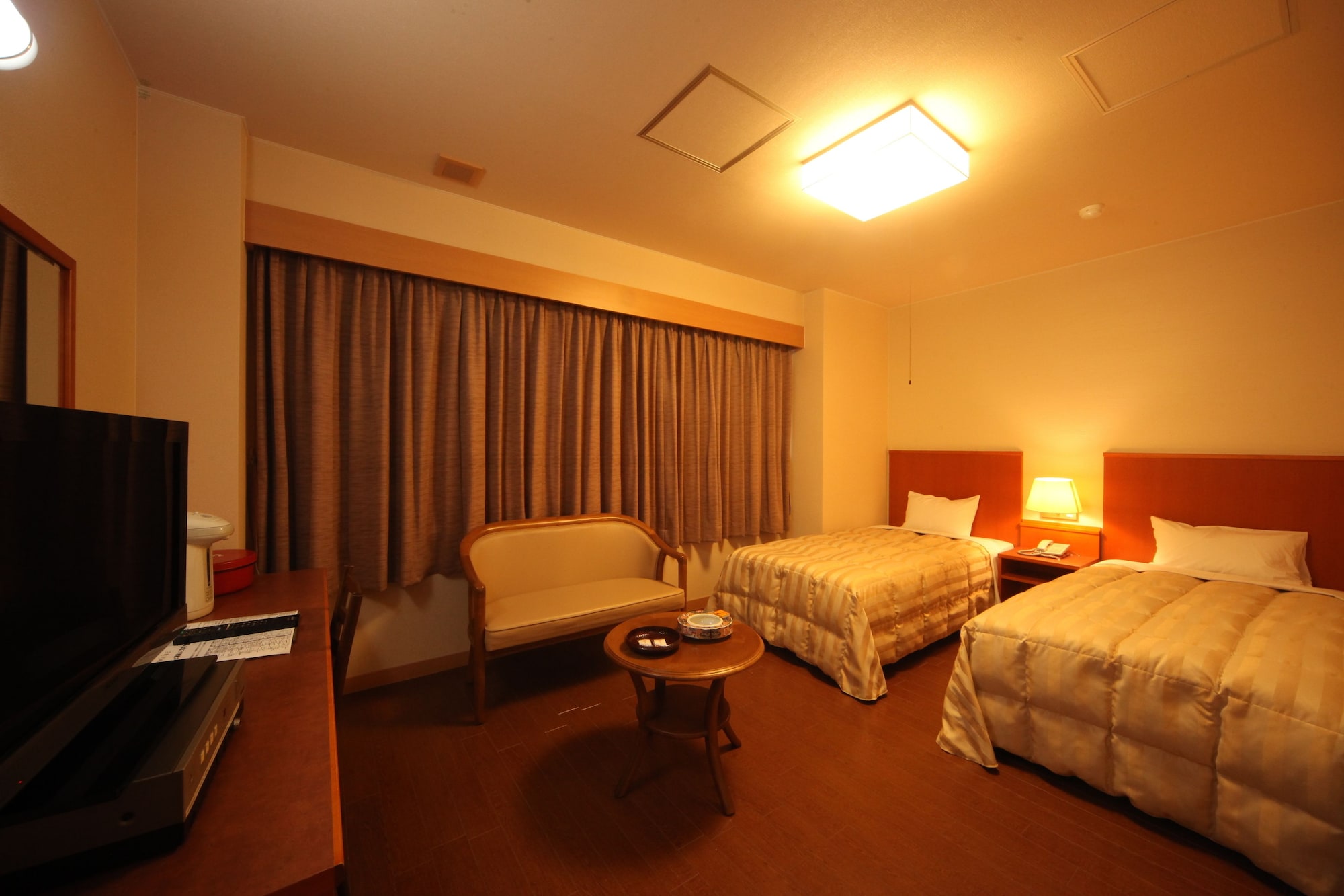 ROOM, TWIN BEDS