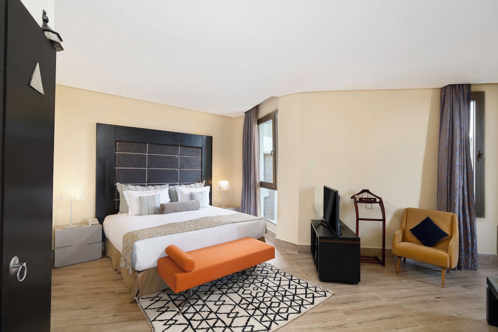 Ambassador, Suite, King Bed