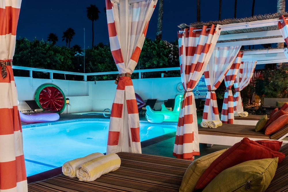Float Palm Springs 21/50