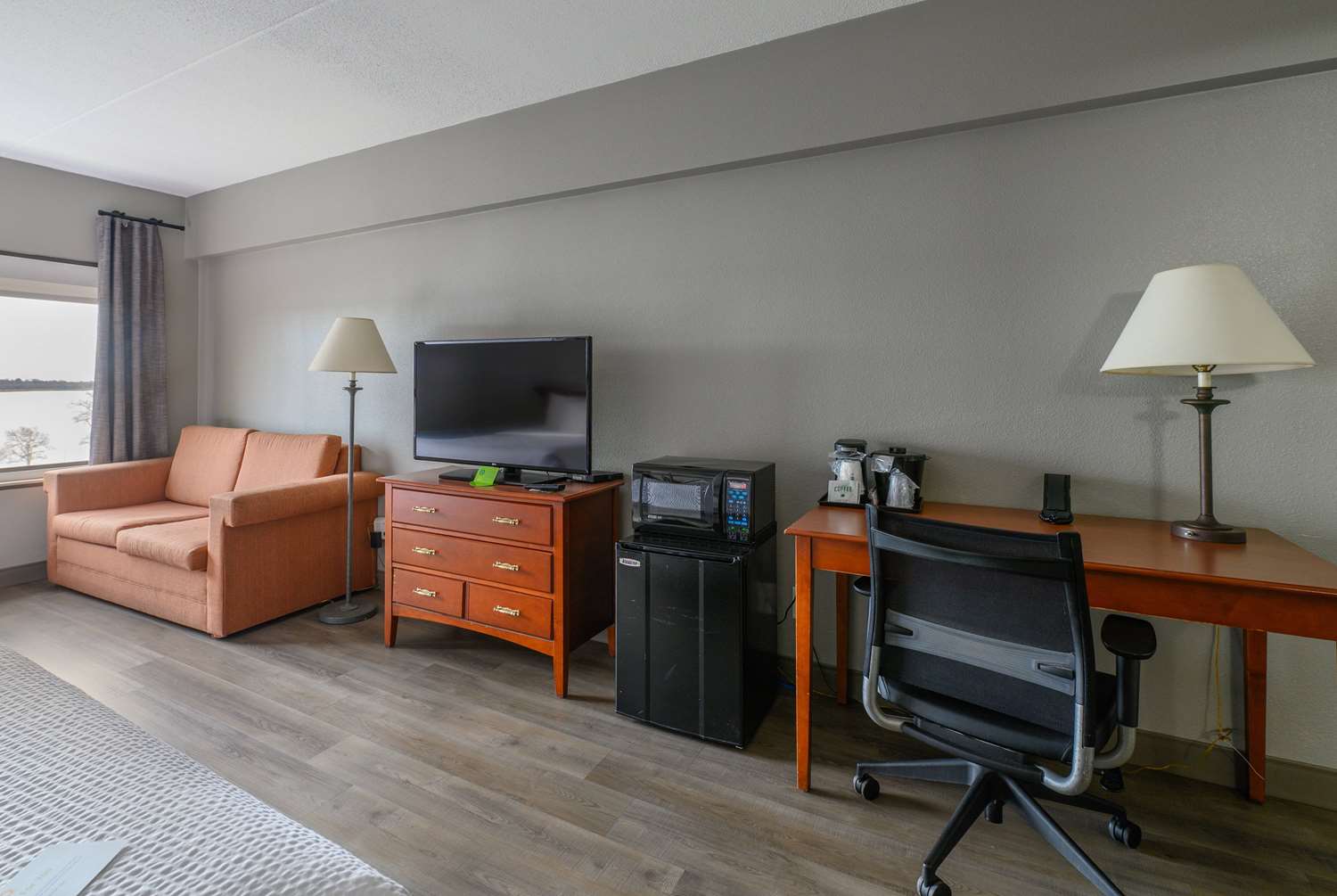 La Quinta Inn & Suites by Wyndham New Haven 46/49