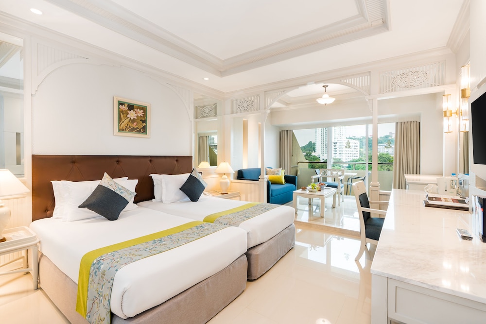 ROYAL CLIFF BEACH HOTEL 25/72