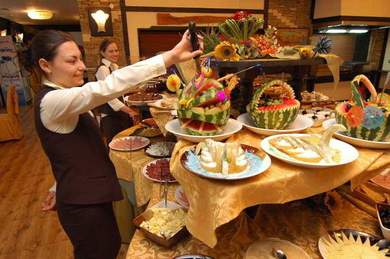 restaurant cafeteria
