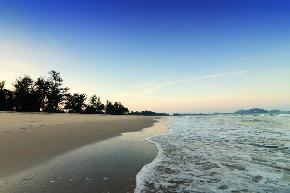 Pantai Regal Hotel 38/50
