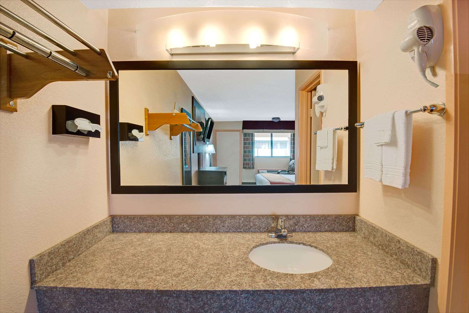 Days Inn By Wyndham Independence 44/45