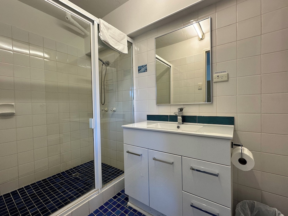 AIRWAY MOTEL 50/50