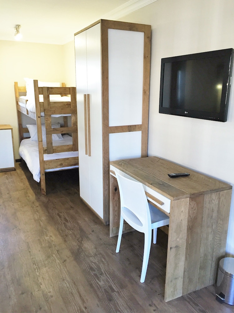 Loerie Guest Lodge 19/25