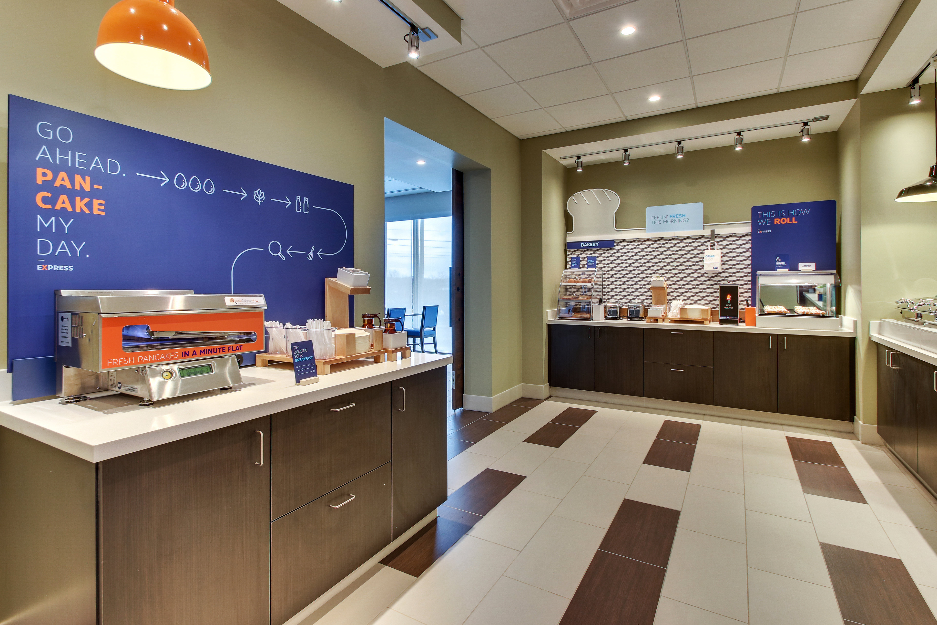 Holiday Inn Express & Suites Nashville Metrocenter Downtown 7/64