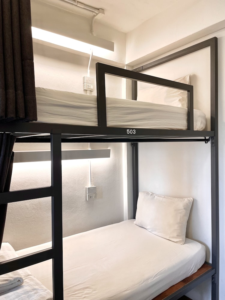 Hobnob Hostel - Adults Only 9/40