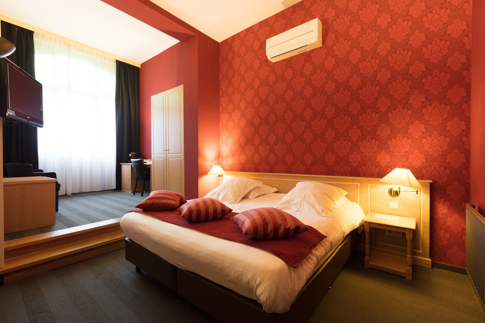 PREMIUM, DOUBLE OR TWIN BED