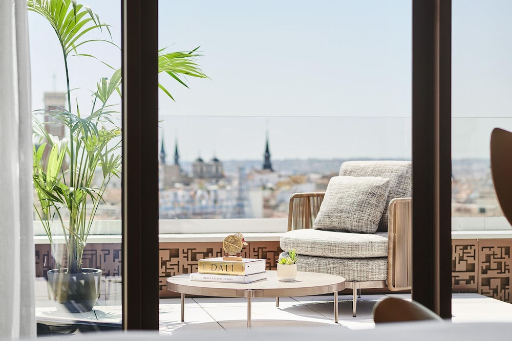 Hyatt Thompson Madrid 24/50