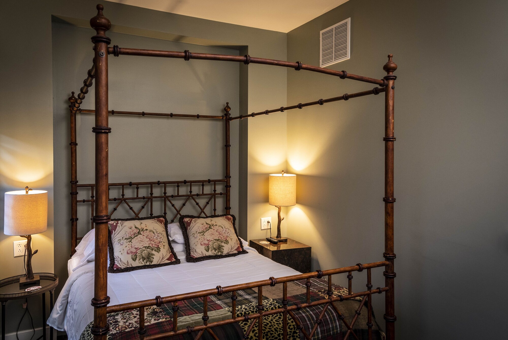 ROOM 1, COMFORT, QUEEN BED