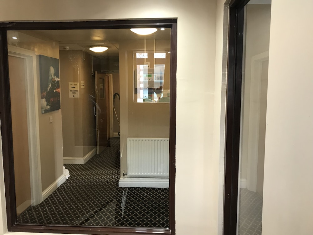 Pacific Inn London Heathrow (ex. Essex Inn Hotel) 26/34
