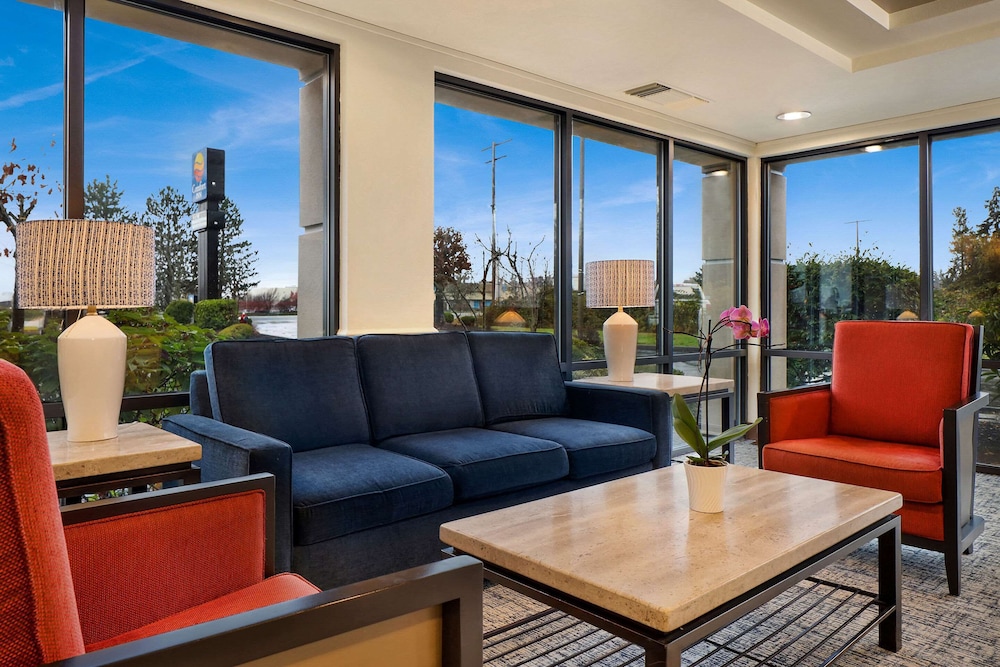 COMFORT INN(BELLINGHAM) 32/42