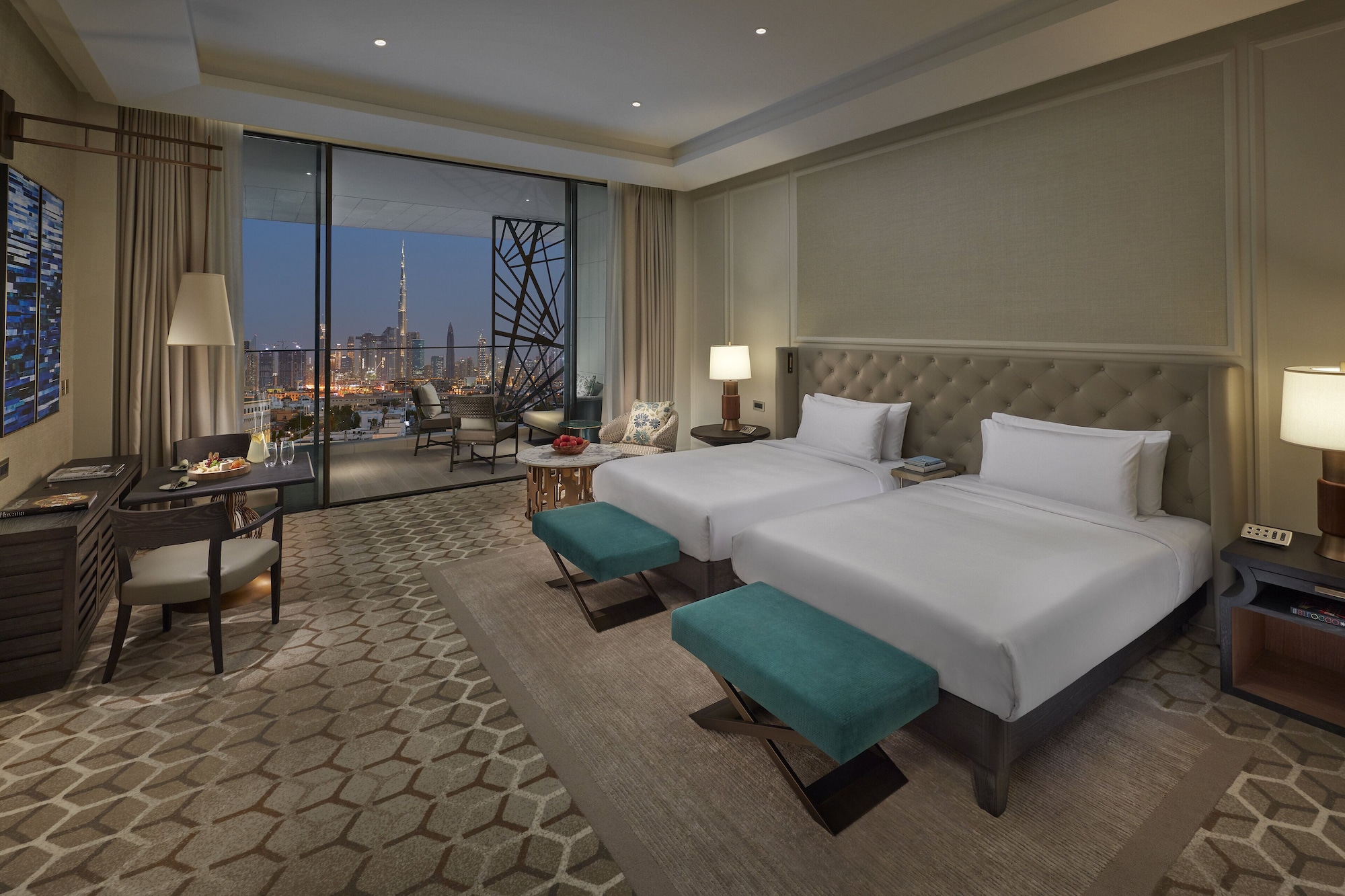DELUXE, KING BED, SKYLINE VIEW
