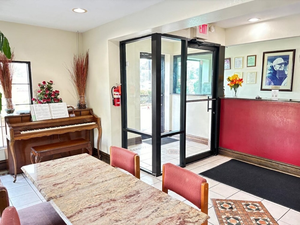 Budget Inn 8/50