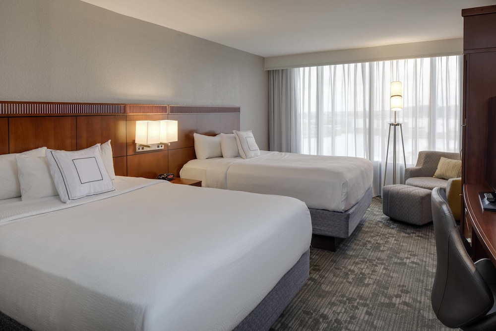 COURTYARD BY MARRIOTT LOGAN AIRPORT 10/49