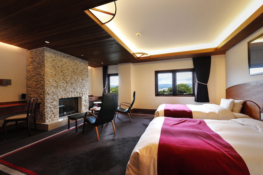 ROOM, TWIN BEDS, PARK VIEW