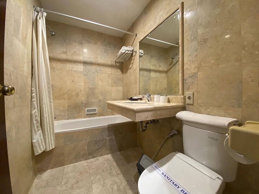 Narita Hotel Tulungagung 34/35