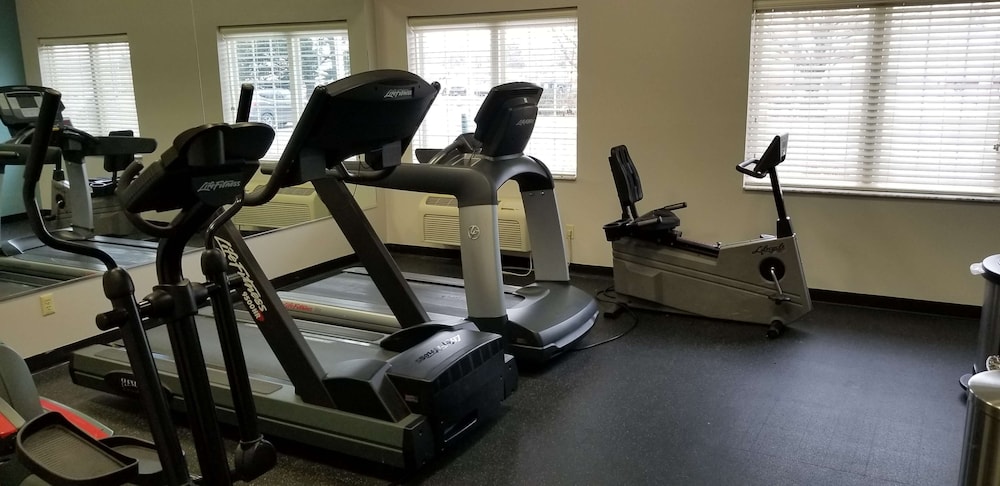 Portage Inn & Suites 12/26