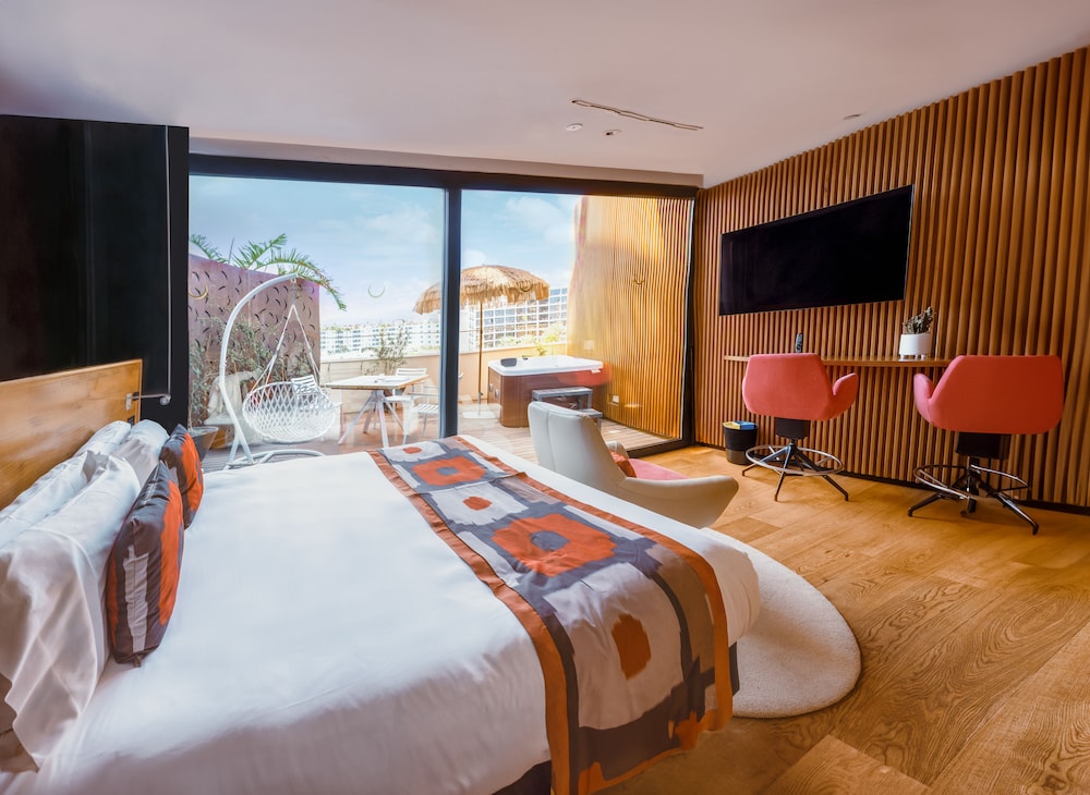 Lodge, Queen Bed