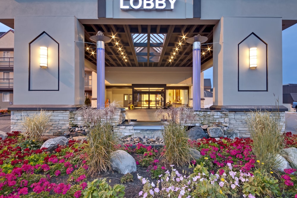 Coast Kamloops Hotel And Conference Centre 3/50