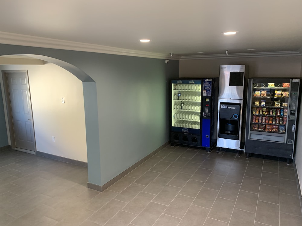Industry Inn Amp Suites 37/60