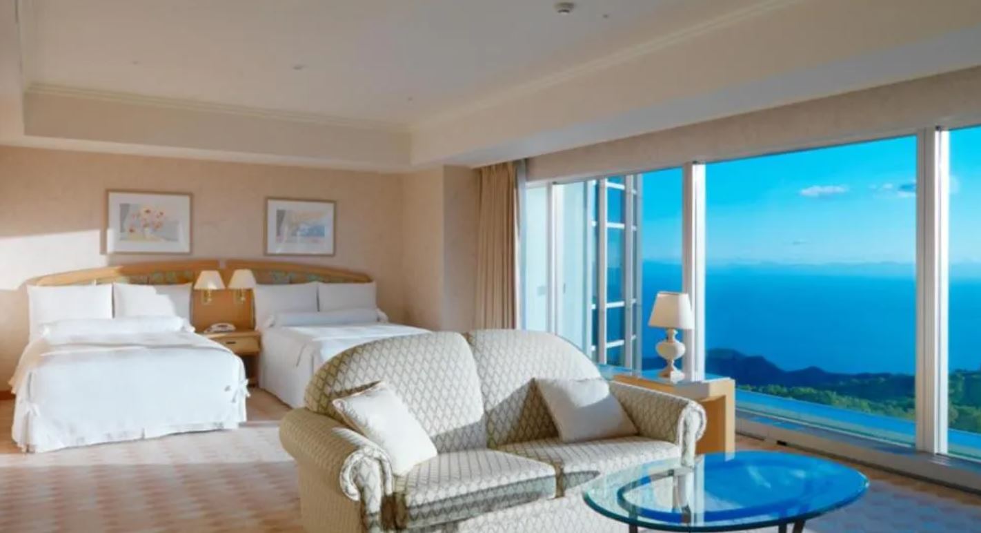 Suite, King Bed, Lateral Side Sea View