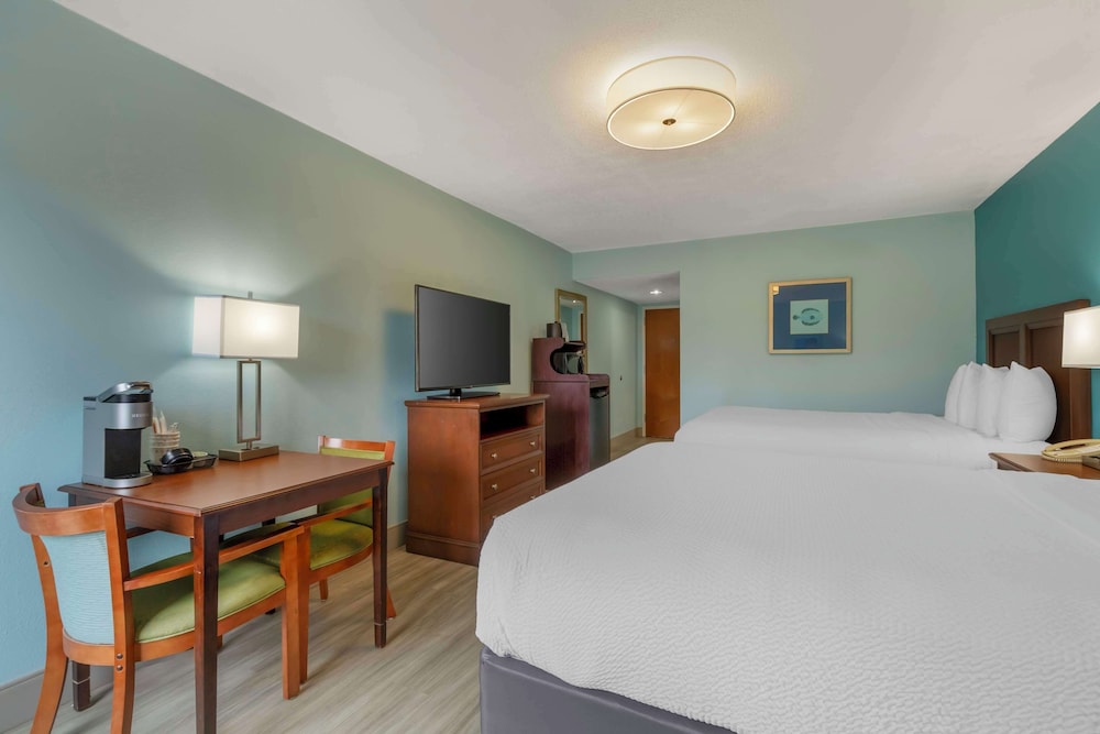 STANDARD, 2 QUEEN BEDS, ACCESSIBLE