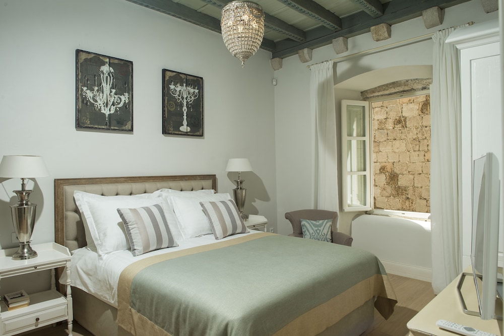 DELUXE, SUITE, QUEEN BED