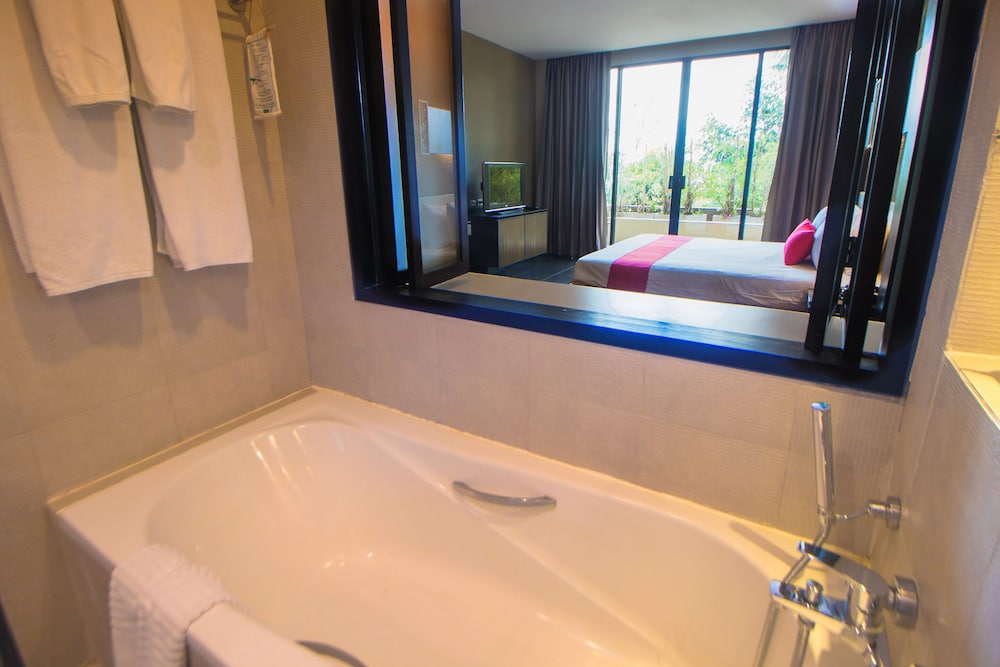 The Zign Hotel 50/50