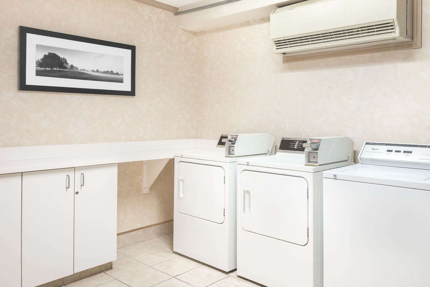 Spark by Hilton Maumee Toledo 37/37