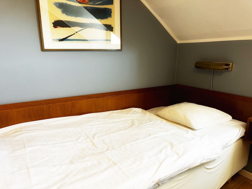 STANDARD, TRIPLE, TWIN BEDS, SOFA