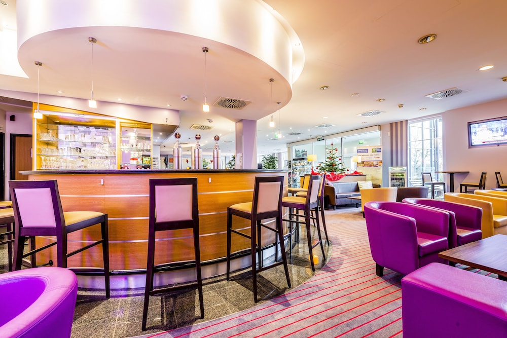 HOLIDAY INN EXPRESS FRANKFURT AIRPORT 11/58