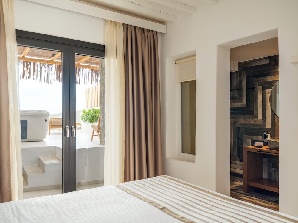 JUNIOR SUITE, SEA VIEW, JETTED TUB