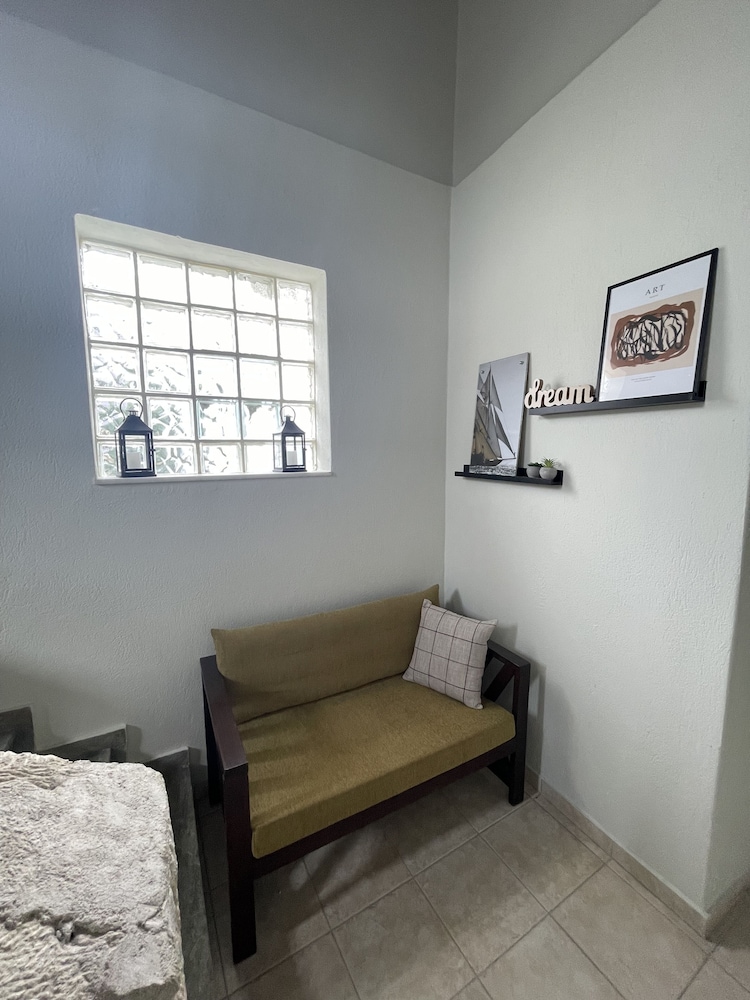 Iris Hotel 91/107