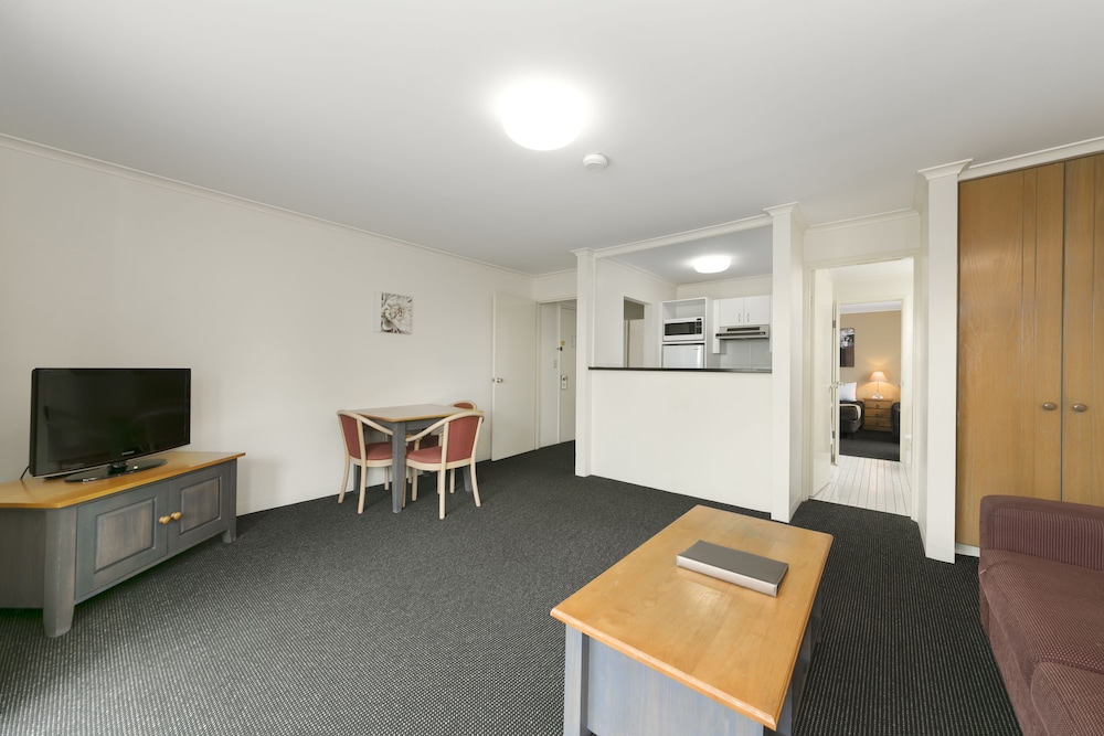 Mt Ommaney Hotel Apartments 10/21