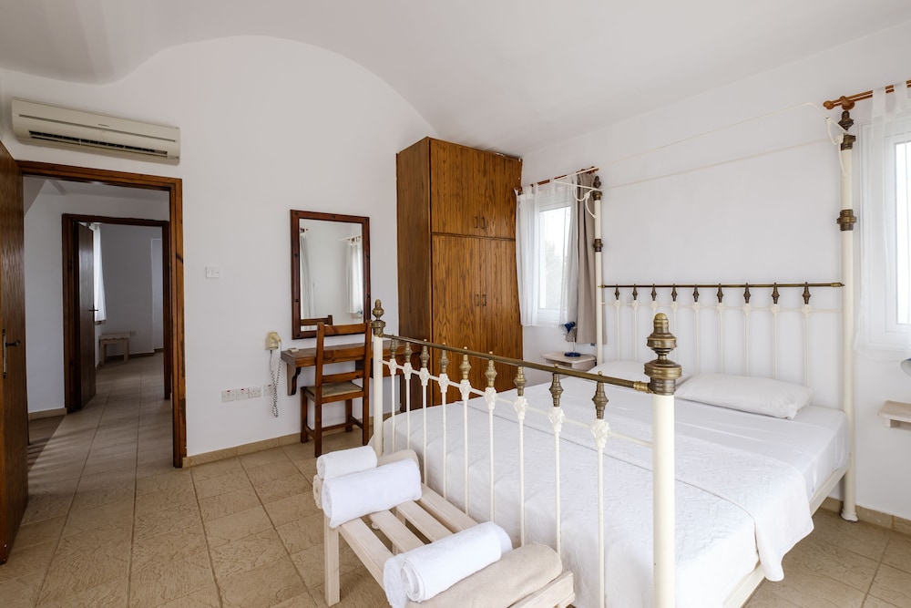 3 Bedrooms, Villa, 1 Queen and 4 Single Beds, Beach Front
