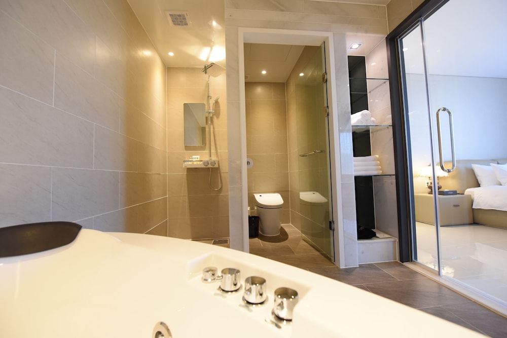 Artnouveau Suite Hotel 28/48