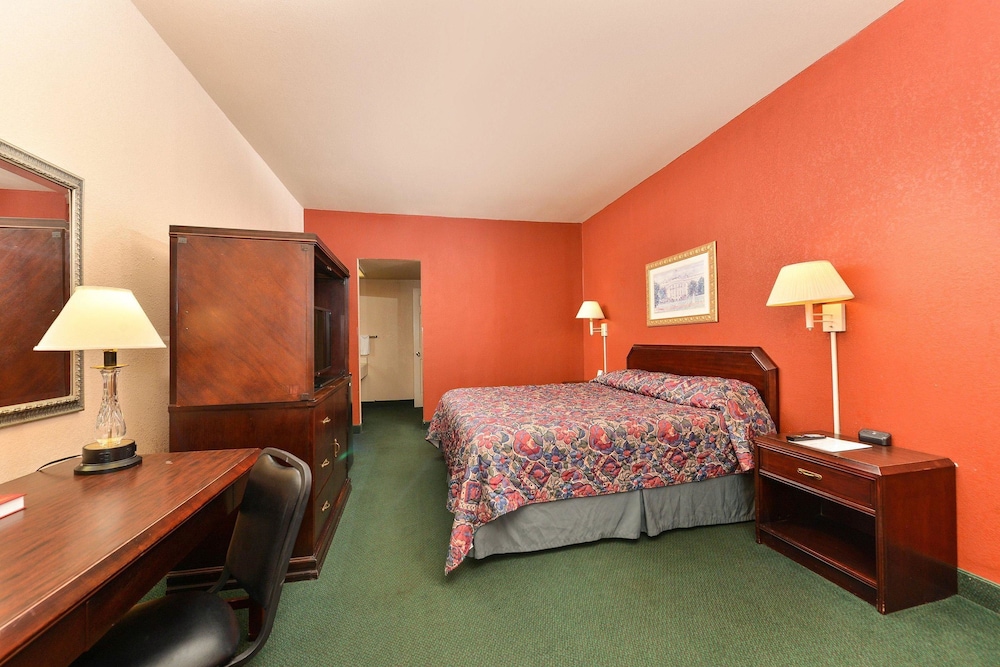 Econo Lodge Junction 8/15