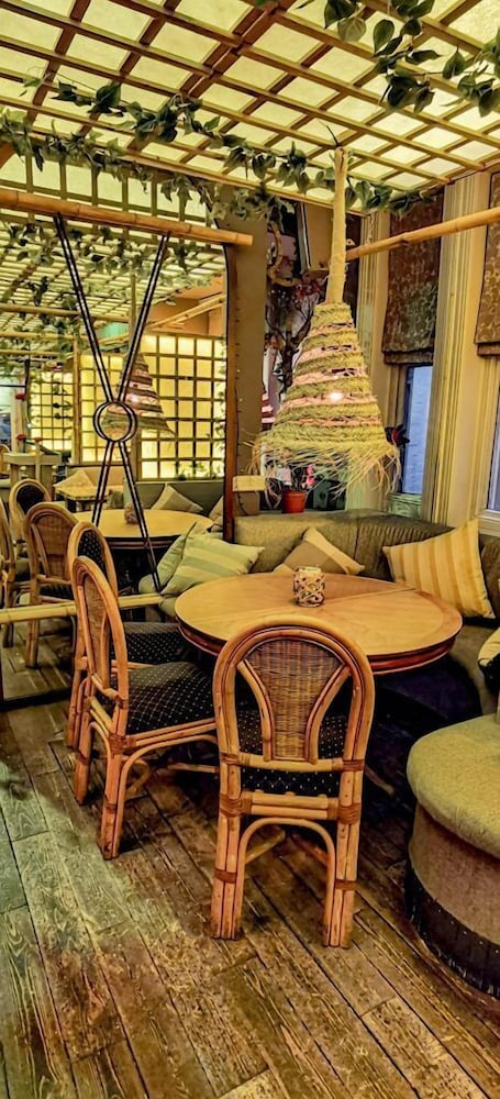 Ox Hotel Bar & Grill 38/67