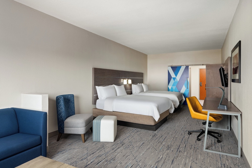 Suite, 2 Queen Beds, Accessible