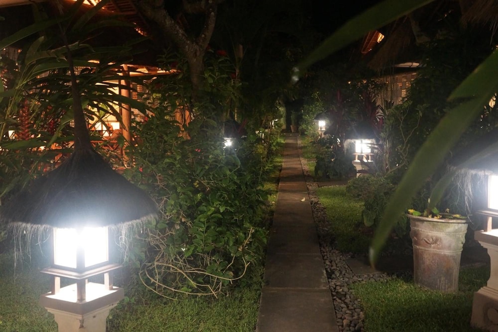 Puri Pandan Restaurant Bungalows 57/62