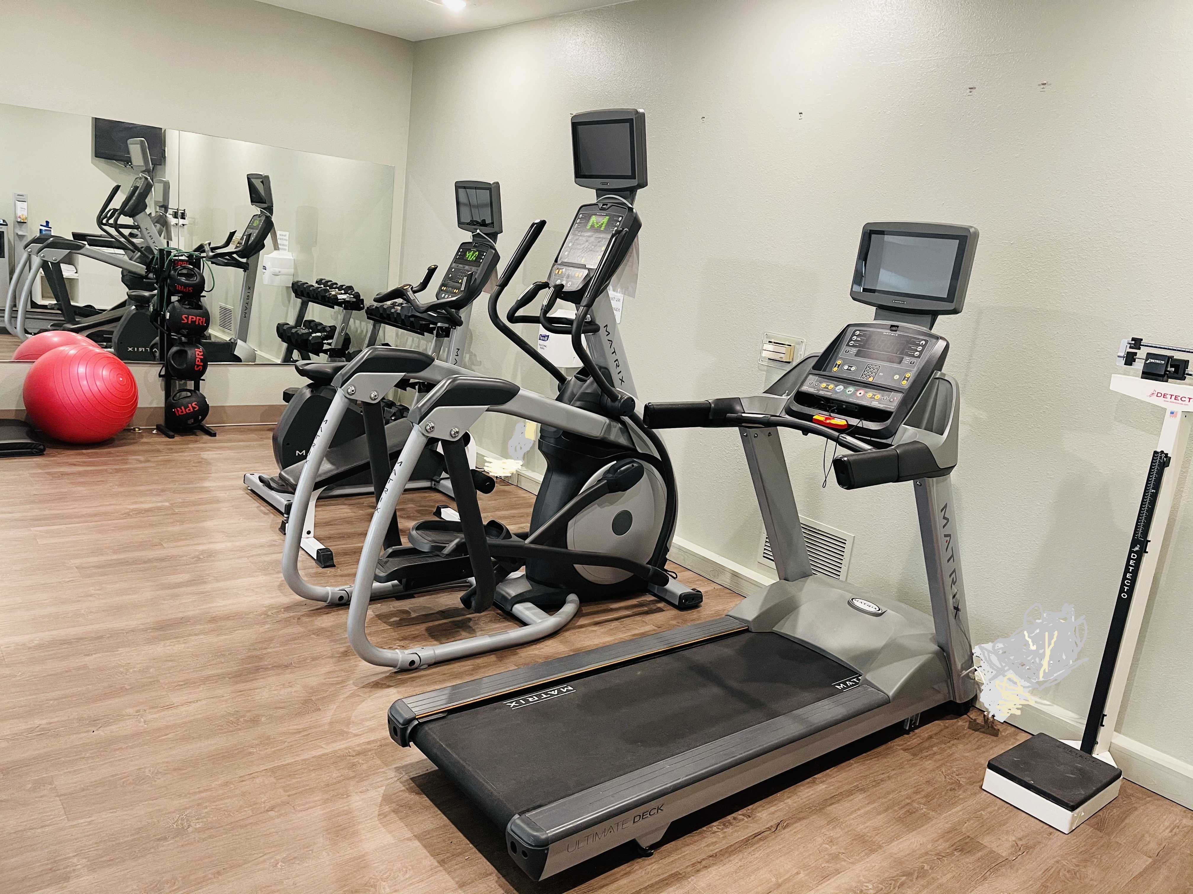 Holiday Inn Express & Suites Sulphur (Lake Charles) 30/50